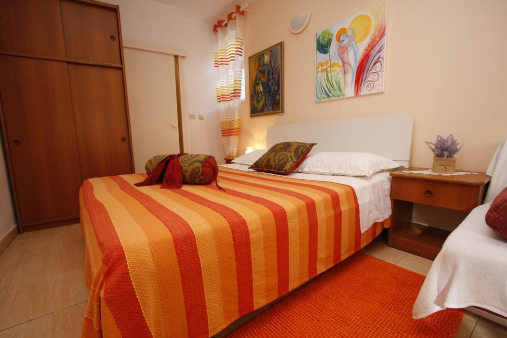 Apartments Delfin Tučepi الغرفة الصورة